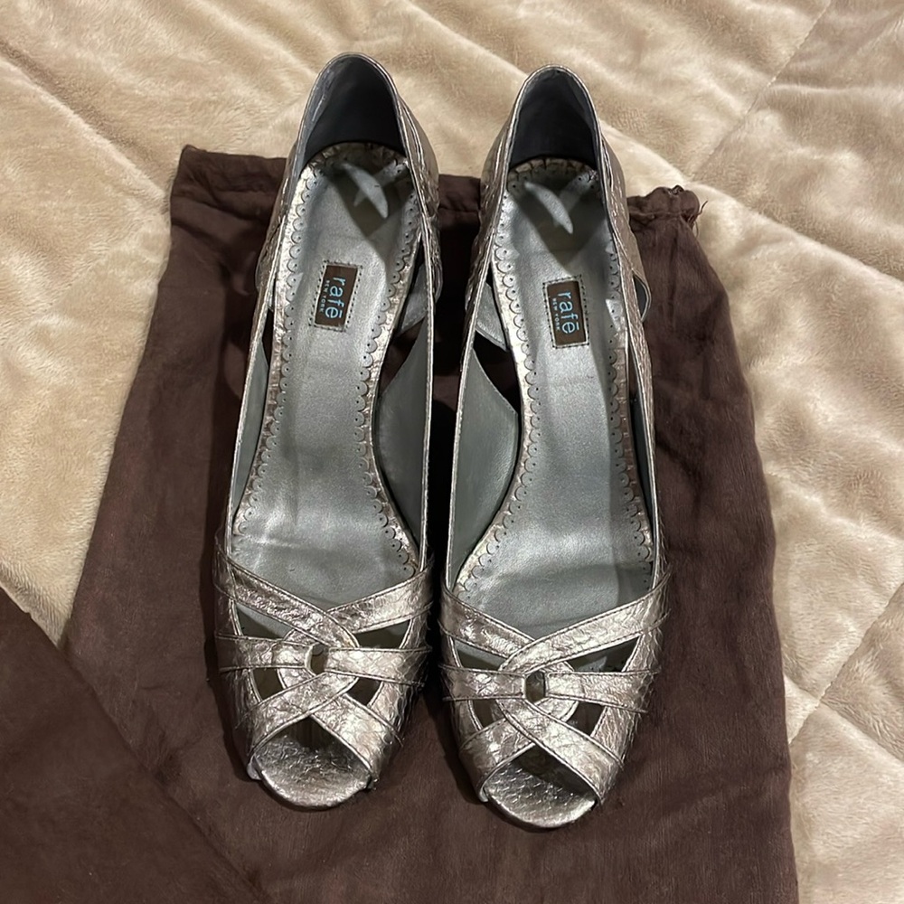 RAFE New York Pewter skin peep toe pump size 39.5 fits like 9